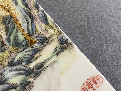 Een Chinese rechthoekige famille rose plaquette, Wang Yeting 汪野亭 zegelmerk, Republiek — foto 8