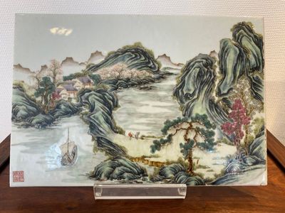 Een Chinese rechthoekige famille rose plaquette, Wang Yeting 汪野亭 zegelmerk, Republiek — foto 1