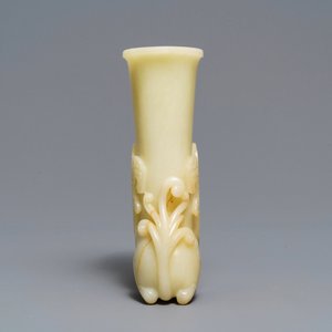 Een Chinese rituele 'rhyton' beker in gele jade, 19/20e eeuw — foto 5