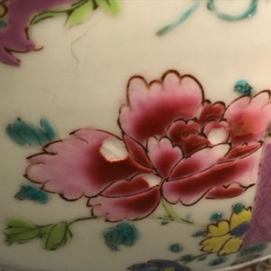 Een Chinese ronde famille rose dekselterrine met floraal decor, Qianlong — foto 11