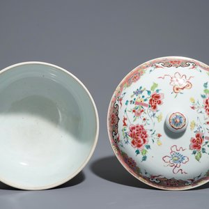 Een Chinese ronde famille rose dekselterrine met floraal decor, Qianlong — foto 5