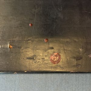 Een Chinese rood gelakte plaquette ingezet met blauw-wit porselein, 19/20e eeuw — foto 17