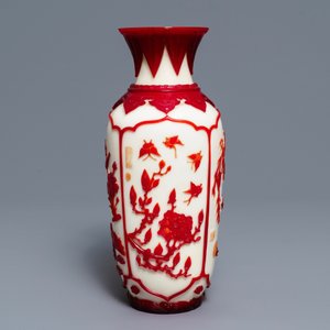 Een Chinese rood-witte vaas in meerlagig glas, Daoguang zegelmerk, 19/20e eeuw — foto 3