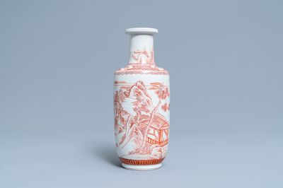 Een Chinese rouleau vaas met ijzerrood landschapsdecor, Kangxi