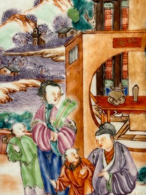 Een Chinese ruitvormige Canton famille rose vaas met mandarijns decor, Qianlong — foto 8