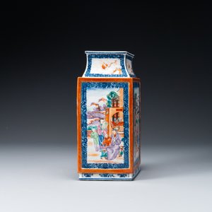 Een Chinese ruitvormige Canton famille rose vaas met mandarijns decor, Qianlong — foto 5