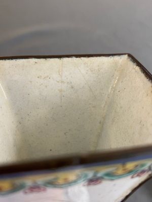 Een Chinese ruitvormige 'Vier Edellieden' vaas in Canton email, Qianlong merk en periode — foto 12
