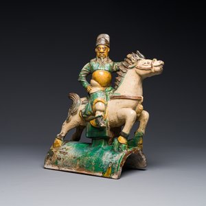 Een Chinese sancai daktegel in de vorm van een krijger te paard, Ming — foto 1