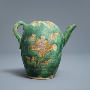 Een Chinese sancai geglazuurde kan met gekerfd decor, Liao (916-1125) — foto 2