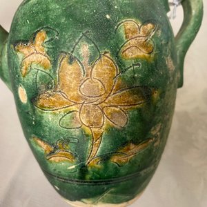 Een Chinese sancai geglazuurde kan met gekerfd decor, Liao (916-1125) — foto 9