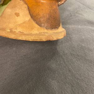 Een Chinese sancai-geglazuurde vaas in de vorm van twee vissen, wellicht Song — foto 10