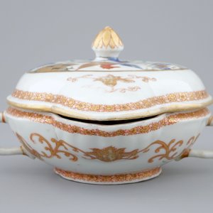 Een Chinese sauskom met deksel met het wapen van Van Reverhorst, Qianlong, ca. 1745 — foto 5