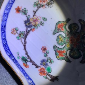 Een Chinese schelpvormige famille verte coupe, Kangxi — foto 5