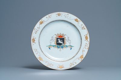 Een Chinese schotel voor de Nederlandse markt met het wapen van 'van Beeftingh', Qianlong