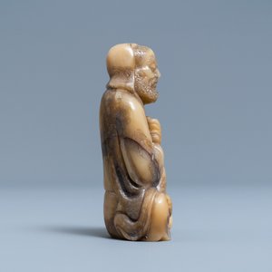 Een Chinese Shoushan zeepstenen figuur van een bebaarde man, 18e eeuw — foto 4