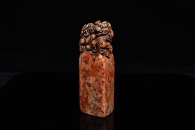 Een Chinese Shoushan zeepstenen zegelstempel, Qing