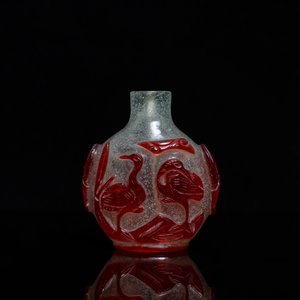 Een Chinese snuiffles in meerlagig rood en wit glas, 18e eeuw — foto 1