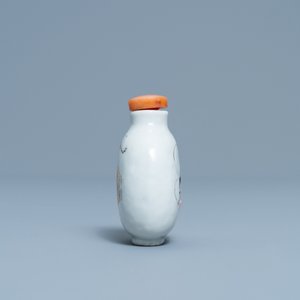 Een Chinese snuiffles met decor van sprinkhanen, Daoguang merk en periode — foto 2
