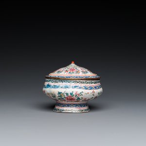 Een Chinese specerijendoos en een vierlobbige schotel in Canton email, Yongzheng/Qianlong — foto 5