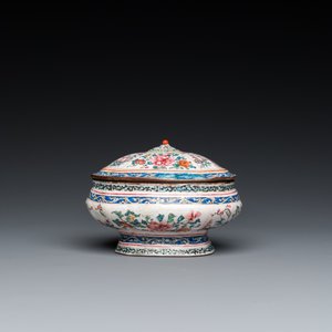 Een Chinese specerijendoos en een vierlobbige schotel in Canton email, Yongzheng/Qianlong — foto 6