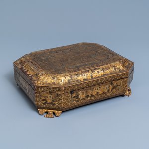 Een Chinese spellendoos in deels verguld lakwerk met parelmoeren accessoires, Canton, 19e eeuw — foto 1
