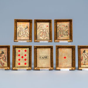 Een Chinese spellendoos in deels verguld lakwerk met parelmoeren accessoires, Canton, 19e eeuw — foto 16