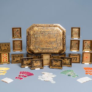 Een Chinese spellendoos in deels verguld lakwerk met parelmoeren accessoires, Canton, 19e eeuw — foto 2