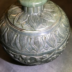 Een Chinese spinaziegroene jade hookah basis in Mogoolse stijl, 19/20e eeuw — foto 7