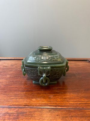 Een Chinese spinaziegroene jade rituele dekselkom voor voedsel, 'Fu 簠', 18/19e eeuw — foto 2