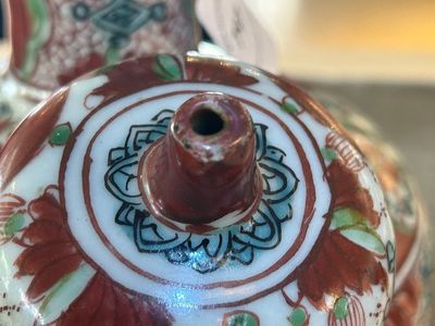 Een Chinese Swatow kendi met ornamentaal decor, Ming — foto 2