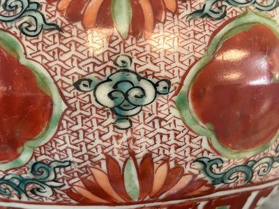 Een Chinese Swatow kendi met ornamentaal decor, Ming — foto 9