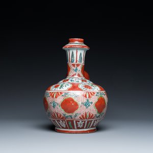 Een Chinese Swatow kendi met ornamentaal decor, Ming — foto 3