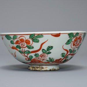 Een Chinese Swatow kom met feniksen en een draak, Ming — foto 4