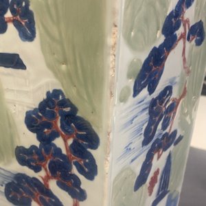 Een Chinese taps oplopende vierkante vaas met blauw-wit, celadon en koperrood decor, Kangxi — foto 36