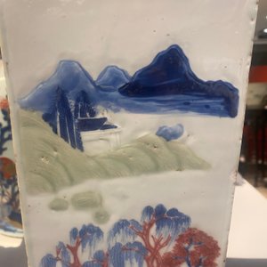 Een Chinese taps oplopende vierkante vaas met blauw-wit, celadon en koperrood decor, Kangxi — foto 46