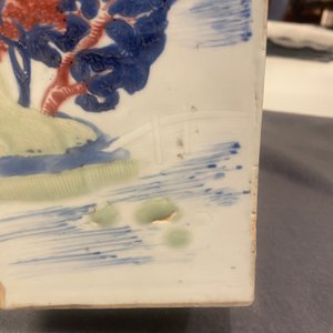 Een Chinese taps oplopende vierkante vaas met blauw-wit, celadon en koperrood decor, Kangxi — foto 50