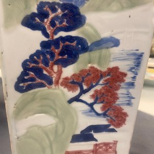 Een Chinese taps oplopende vierkante vaas met blauw-wit, celadon en koperrood decor, Kangxi — foto 56