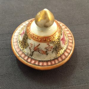 Een Chinese theebus met deksel met mandarijns decor, Qianlong, 18e eeuw — foto 3