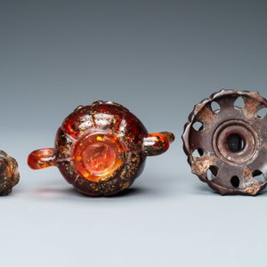 Een Chinese theepot in amber op houten 'lotus' sokkel, 19e eeuw — foto 8