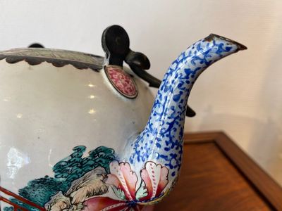 Een Chinese theepot met deksel in Canton email, Qianlong — foto 14