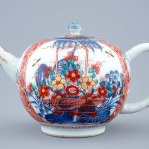 Een Chinese theepot met deksel met Amsterdams bont beschildering, Qianlong — foto 2