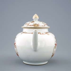 Een Chinese theepot met deksel met decor van een gekroond monogram, Qianlong, 18e eeuw — foto 2