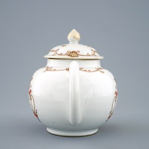 Een Chinese theepot met deksel met decor van een gekroond monogram, Qianlong, 18e eeuw — foto 4