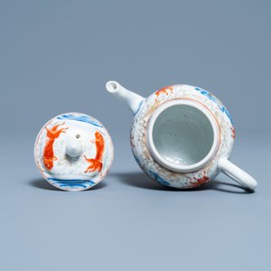 Een Chinese theepot met karpers en een kraanvogel, Yongzheng — foto 6