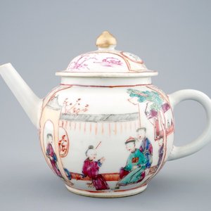 Een Chinese theepot met mandarijns decor, Qianlong, 18e eeuw — foto 1