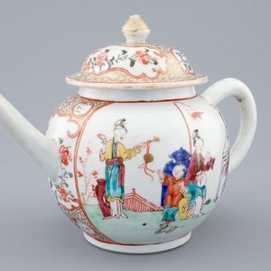Een Chinese theepot met mandarijns decor, Qianlong, 18e eeuw — foto 1