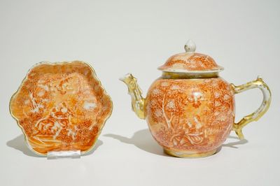 Een Chinese theepot op onderschotel met romantisch decor voor de Europese markt, Qianlong