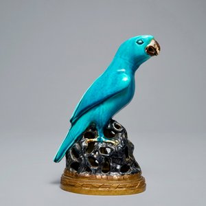 Een Chinese turquoise geglazuurde papegaai op verguld bronzen montuur, Kangxi — foto 2