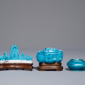 Een Chinese turquoise geglazuurde penselenrust en twee kleine penselenwassers, Kangxi — foto 2