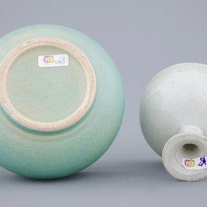 Een Chinese turquoise penselenwasser en een wit geglazuurde stem cup, Ming Dynastie, 16/17e eeuw — foto 7